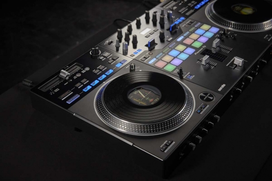 Pioneer DJ DDJ-REV7, Serato DJ Pro Controller - Verfügbar