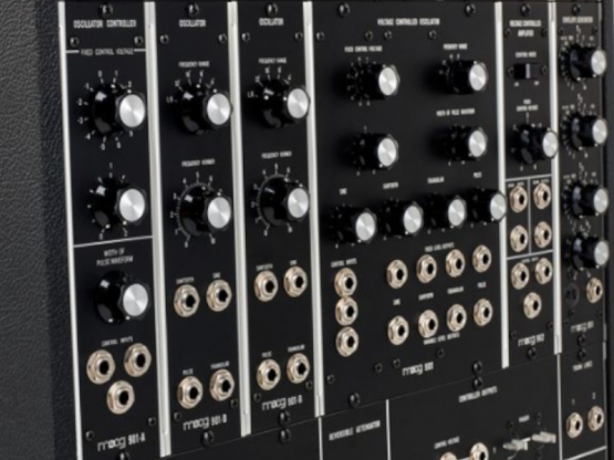 Moog MODEL 10 - Modular Synthesizer