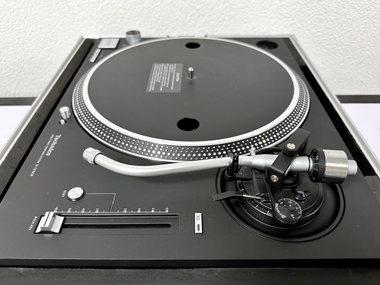 2nd Hand: Technics SL-1210GR, neuwertiger Zustand