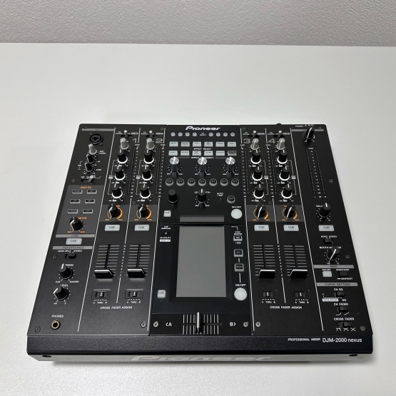 2nd Hand: Pioneer DJ DJM 2000 Nexus + Case