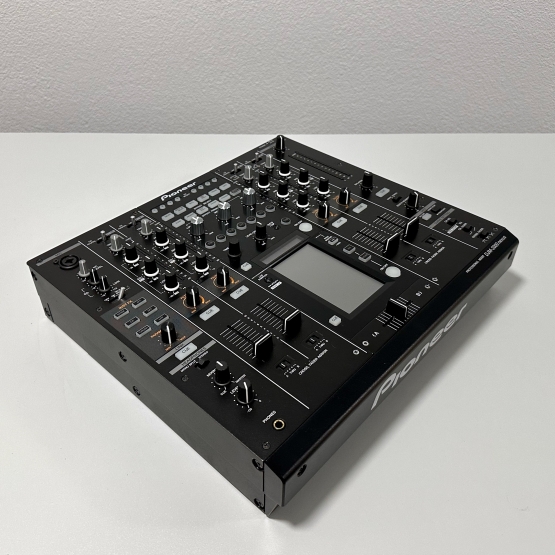 2nd Hand: Pioneer DJ DJM 2000 Nexus + Case