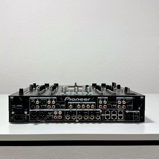 2nd Hand: Pioneer DJ DJM 2000 Nexus + Case