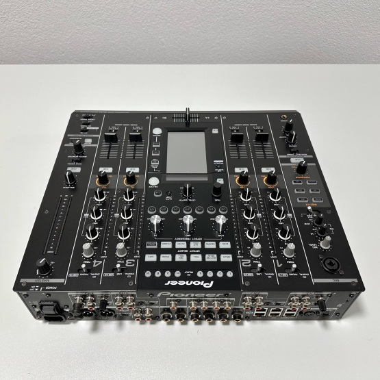 2nd Hand: Pioneer DJ DJM 2000 Nexus + Case