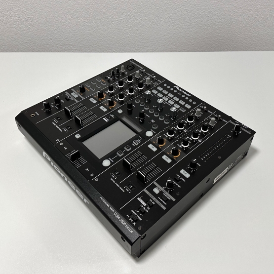2nd Hand: Pioneer DJ DJM 2000 Nexus + Case