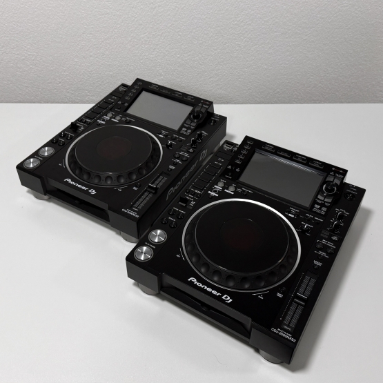 2nd Hand: 2x Pioneer DJ CDJ 2000 Nexus2 + Bag