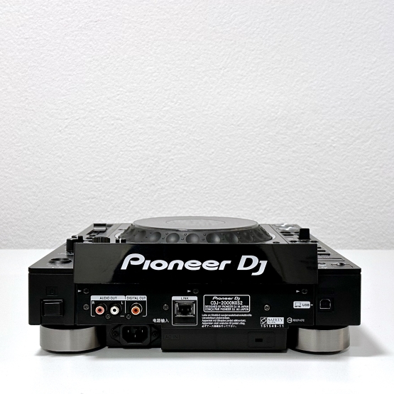 2nd Hand: 2x Pioneer DJ CDJ 2000 Nexus2 + Bag