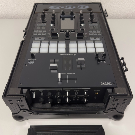 2nd Hand: Pioneer DJ DJM-S11 inkl. Case und Decksaver