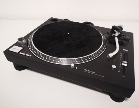 2ndHand: Technics SL 1210GR mit neuem 2M RED HIFI OrtofonTonabnehmer