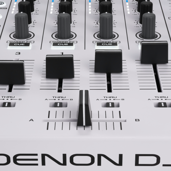 Denon DJ SC Live 4 - Weiss