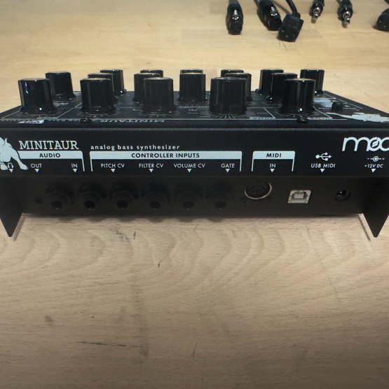 2nd Hand: Moog Minitaur
