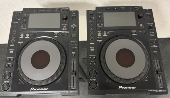 2ndHand: 2x Pioneer CDJ900NXS + Decksaver - Bundle
