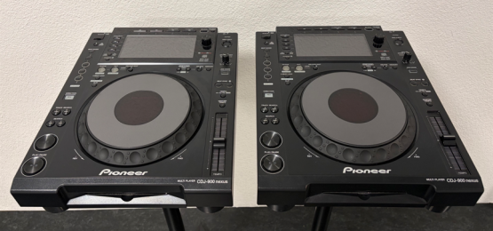 2ndHand: 2x Pioneer CDJ900NXS + Decksaver - Bundle