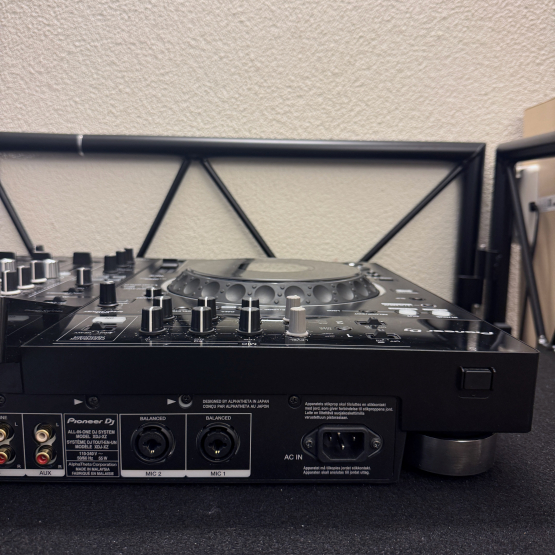 2nd Hand: Pioneer DJ XDJ-XZ inkl. Piooneer DJ Flight Case